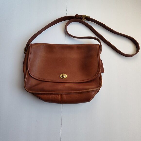 Vintage Coach Tan Saddle Leather City Bag Style Crossbody - Picture 1 of 8